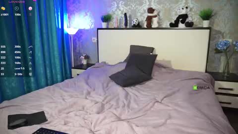 Snapshot of your_marimary chatting on 10.11.25 Mary online show from 10.11.25