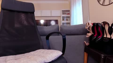 Snapshot of your_poison_girl chatting on 12.29.24 Helena online show from 12.29.24