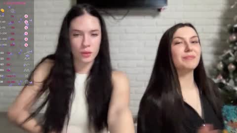 Snapshot of your_sweet_angel_ chatting on 01.25.25 Mia online show from 01.25.25