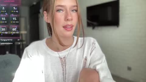 Snapshot of your_sweet_angel_ chatting on 09.26.25 Mia online show from 09.26.25