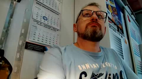 Snapshot of your_tipie chatting on 10.17.25 your_tipie online show from 10.17.25