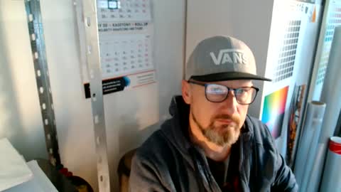 Snapshot of your_tipie chatting on 10.22.25 your_tipie online show from 10.22.25