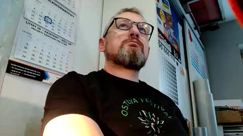 Snapshot of your_tipie chatting on 10.30.25 your_tipie online show from 10.30.25