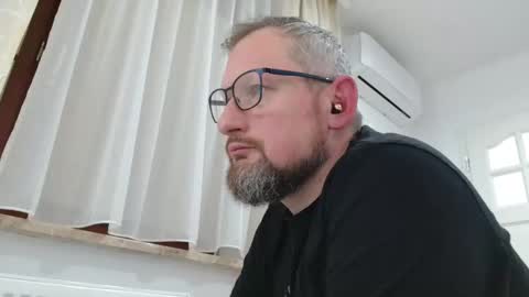 Snapshot of your_tipie chatting on 11.14.25 your_tipie online show from 11.14.25