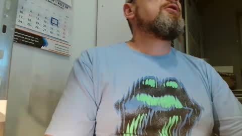 Snapshot of your_tipie chatting on 11.18.25 your_tipie online show from 11.18.25