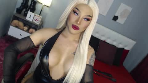 TRICXIEBELLE online show from 11.20.25