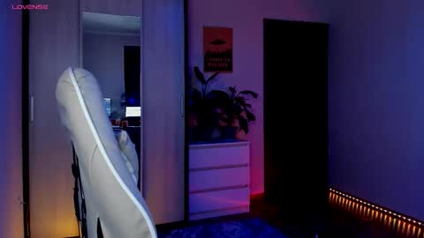 Anikka online show from 10.02.25