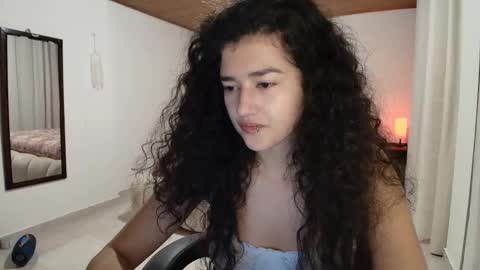 Snapshot of yourdreamgirl2025 chatting on 10.31.25 yourdreamgirl2025 online show from 10.31.25