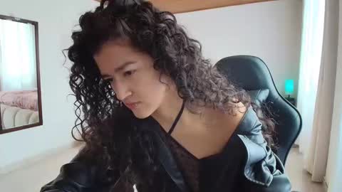 Snapshot of yourdreamgirl2025 chatting on 11.06.25 yourdreamgirl2025 online show from 11.06.25