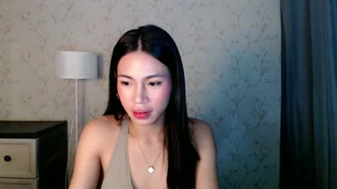 Snapshot of yourdreamgirlgwen chatting on 05.17.26 GWENI online show from 05.17.26