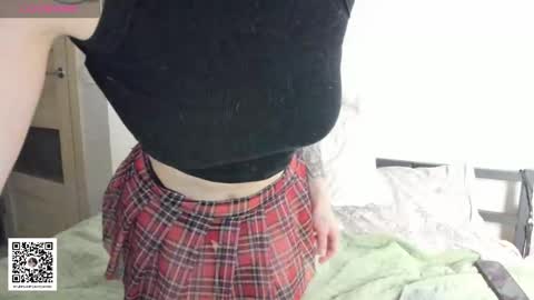 Snapshot of youreyeshere chatting on 02.15.26 Dari online show from 02.15.26