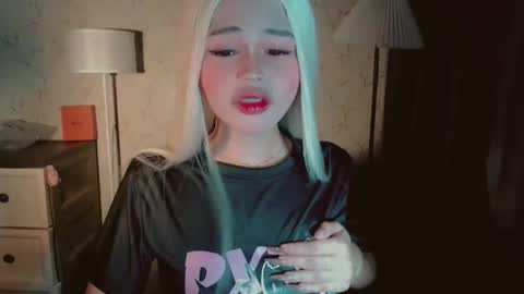 Snapshot of yourfavoratesunshine chatting on 11.22.25 Sunshine online show from 11.22.25