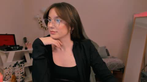 Snapshot of yourfrenchteacher chatting on 02.01.25 Chloe online show from 02.01.25