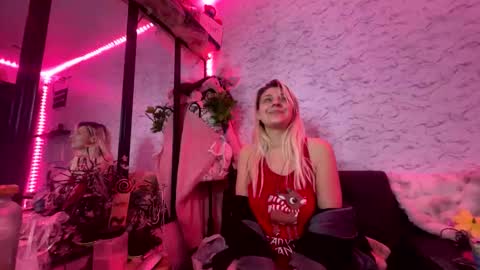 Snapshot of yourfriendlypsychopaths chatting on 01.08.26 Scarlet Bunny online show from 01.08.26