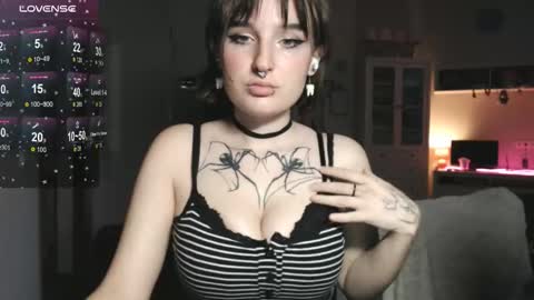 Snapshot of yourhanna_ chatting on 11.03.25 hanna online show from 11.03.25