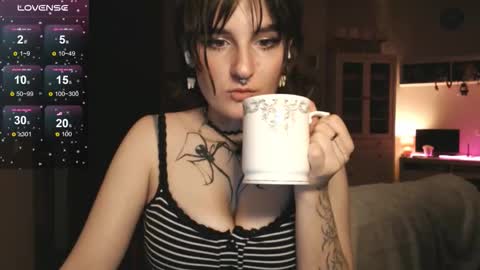 Snapshot of yourhanna_ chatting on 11.10.25 hanna online show from 11.10.25