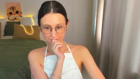 Snapshot of yourlovelystoryy chatting on 07.08.26 Vetta online show from 07.08.26