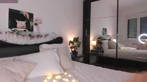 Snapshot of yourpie_ash chatting on 12.20.25 Ashley online show from 12.20.25