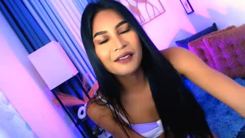 Snapshot of yourprettybella_ts chatting on 04.11.26 yourprettybella_ts online show from 04.11.26