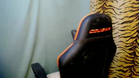 Snapshot of yourqueenofsuck chatting on 01.16.25 sweet katelyn online show from 01.16.25