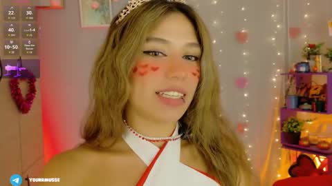 Snapshot of yourrmuse_ chatting on 05.11.26 Isabella but you can call me Isa .-. online show from 05.11.26