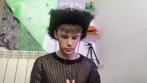 Snapshot of yoursweetyguy chatting on 10.29.25 yoursweetyguy online show from 10.29.25