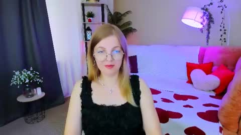 Snapshot of youruniverser chatting on 07.20.26 Alice online show from 07.20.26