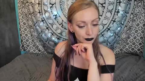 Snapshot of yourvenus00 chatting on 05.25.26 YourVenus00 -Follow my OF online show from 05.25.26