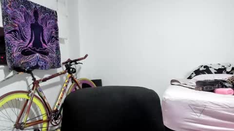 Snapshot of youwishtobeme chatting on 02.05.25 elizabeth ju online show from 02.05.25