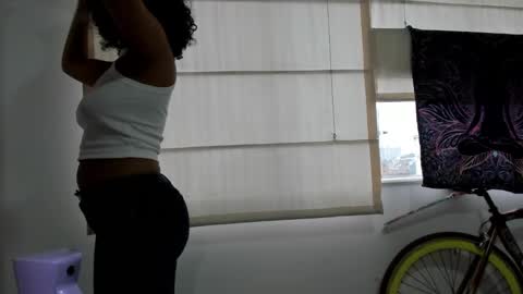 Snapshot of youwishtobeme chatting on 02.06.25 elizabeth ju online show from 02.06.25