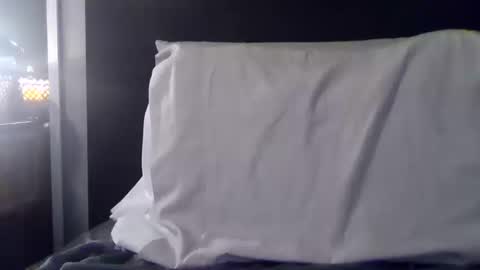 Snapshot of yslriver chatting on 10.16.25 yslriver online show from 10.16.25