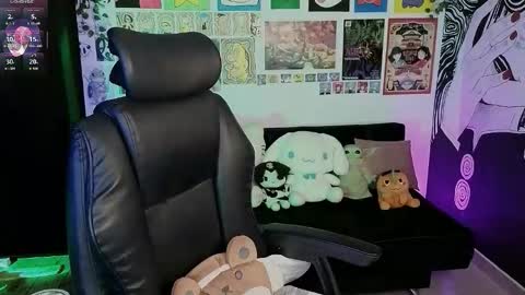    rawr   Anne Independent model      online show from 01.18.26