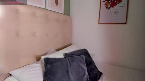 Snapshot of yuli_cardona_ chatting on 02.15.25 Yuliet online show from 02.15.25