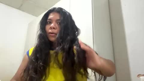 Yuli and SaraIndependent model online show from 11.14.25