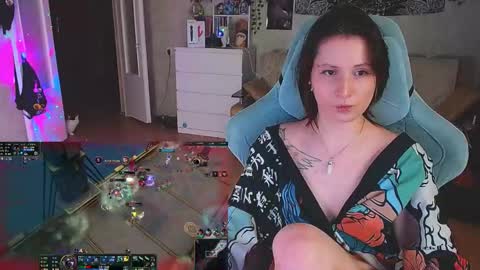 Snapshot of yum_neko_chan chatting on 12.06.24 Kris online show from 12.06.24