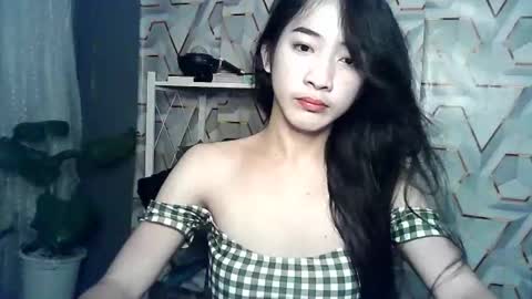yumi_18 online show from 11.28.25