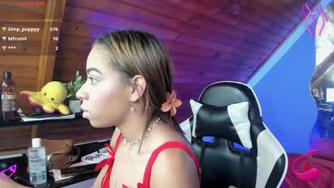 Snapshot of yumi_hanna chatting on 12.20.25 yumi_hanna online show from 12.20.25