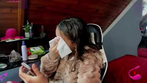 Snapshot of yumi_hanna chatting on 12.23.25 yumi_hanna online show from 12.23.25