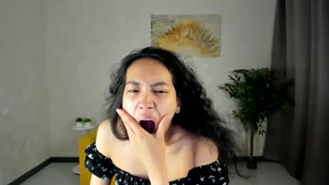 Snapshot of yummy_lamii chatting on 05.18.26 Cindey online show from 05.18.26