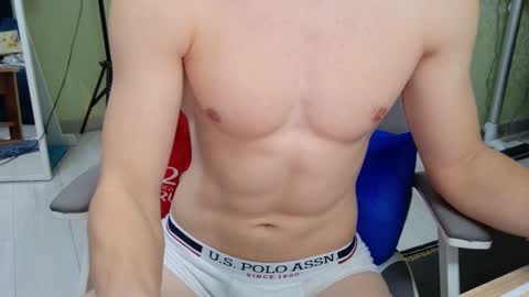 Snapshot of yummyalexxx chatting on 02.08.26 Alex online show from 02.08.26