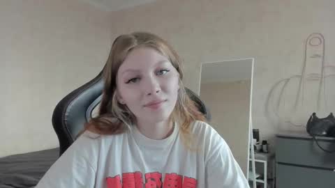 Snapshot of yunarosee chatting on 09.13.25 yunarosee online show from 09.13.25