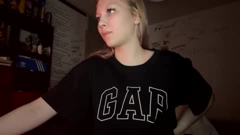 Snapshot of yunarosee chatting on 01.18.26 yunarosee online show from 01.18.26