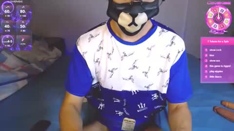 Snapshot of yuniorb chatting on 10.19.25 the puppy boy online show from 10.19.25