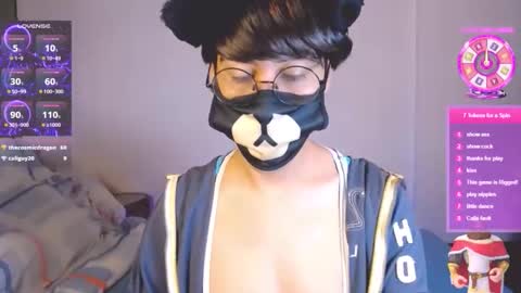 Snapshot of yuniorb chatting on 11.07.25 the puppy boy online show from 11.07.25