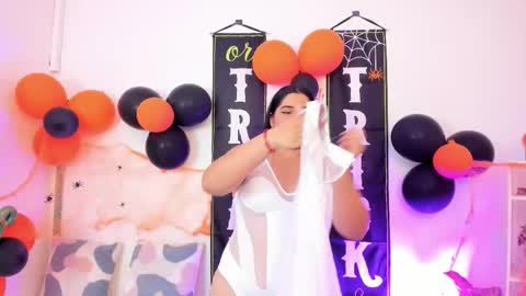 Yunna online show from 10.31.25