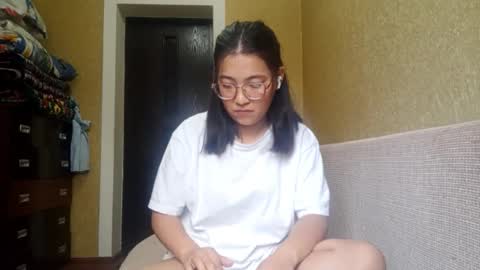 Snapshot of yuonneaquilar chatting on 11.05.25 Yuna online show from 11.05.25