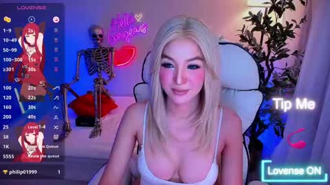 Snapshot of yurasiand0ll chatting on 10.12.25 Sasa online show from 10.12.25