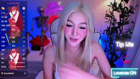 Snapshot of yurasiand0ll chatting on 10.22.25 Sasa online show from 10.22.25