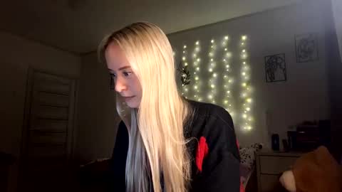 Snapshot of yutwiner chatting on 12.21.25 May online show from 12.21.25