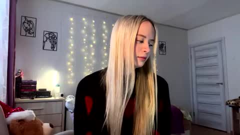 Snapshot of yutwiner chatting on 01.11.26 May online show from 01.11.26